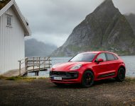 2022 Porsche Macan GTS - Front Three-Quarter Wallpaper 190x150