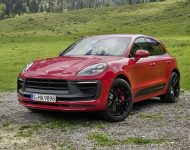 2022 Porsche Macan GTS - Front Three-Quarter Wallpaper 190x150