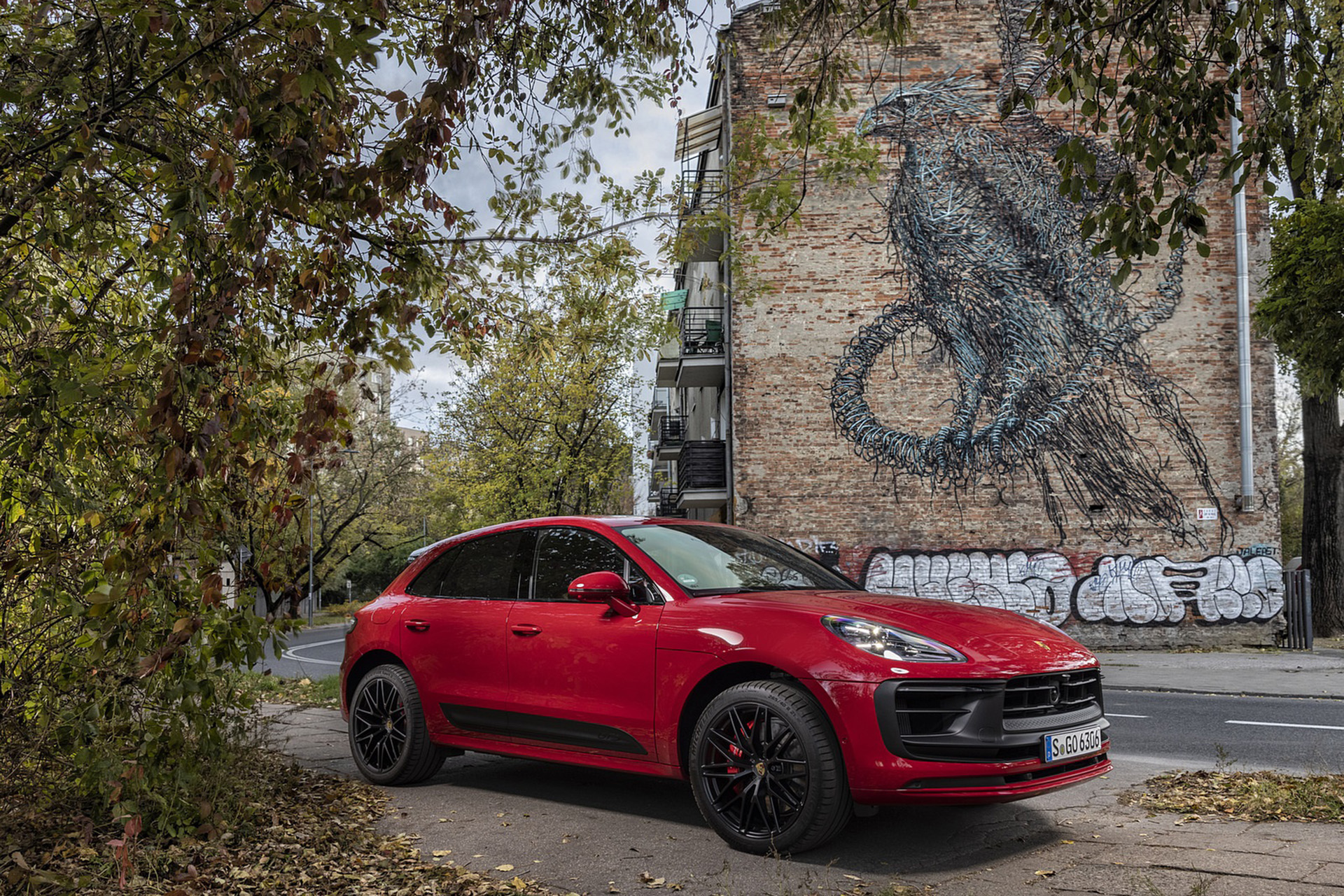 Download 2022 Porsche Macan GTS - Front Three-Quarter HD Wallpaper 1920x1280 #215