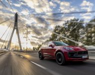 2022 Porsche Macan GTS - Front Three-Quarter Wallpaper 190x150