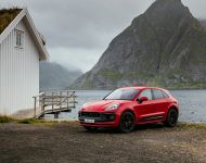 2022 Porsche Macan GTS - Front Three-Quarter Wallpaper 190x150