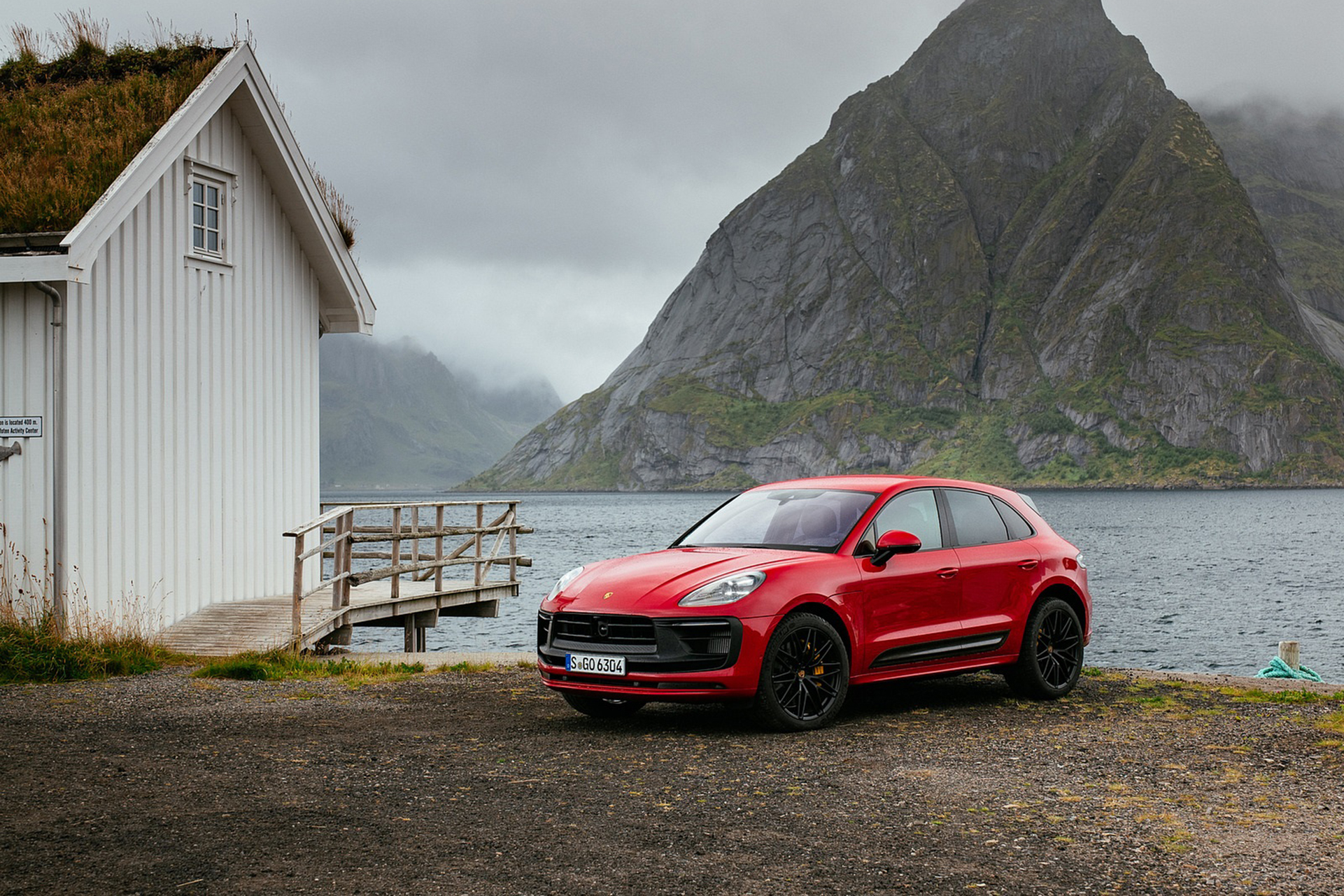 Download 2022 Porsche Macan GTS - Front Three-Quarter HD Wallpaper 1921x1281 #77