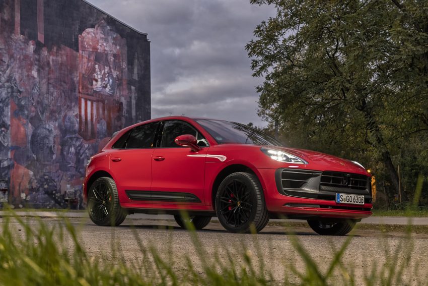 2022 Porsche Macan GTS - Front Three-Quarter Wallpaper 850x567 #216