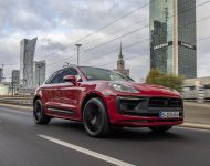 2022 Porsche Macan GTS - Front Three-Quarter Wallpaper 190x150
