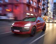 2022 Porsche Macan GTS - Front Three-Quarter Wallpaper 190x150