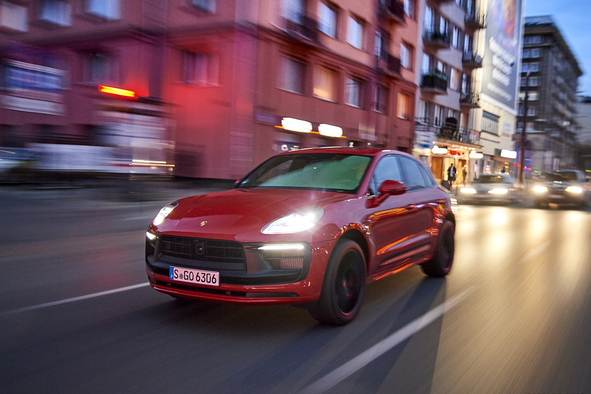 Download 2022 Porsche Macan GTS - Front Three-Quarter HD Wallpaper 1920x1280 #190