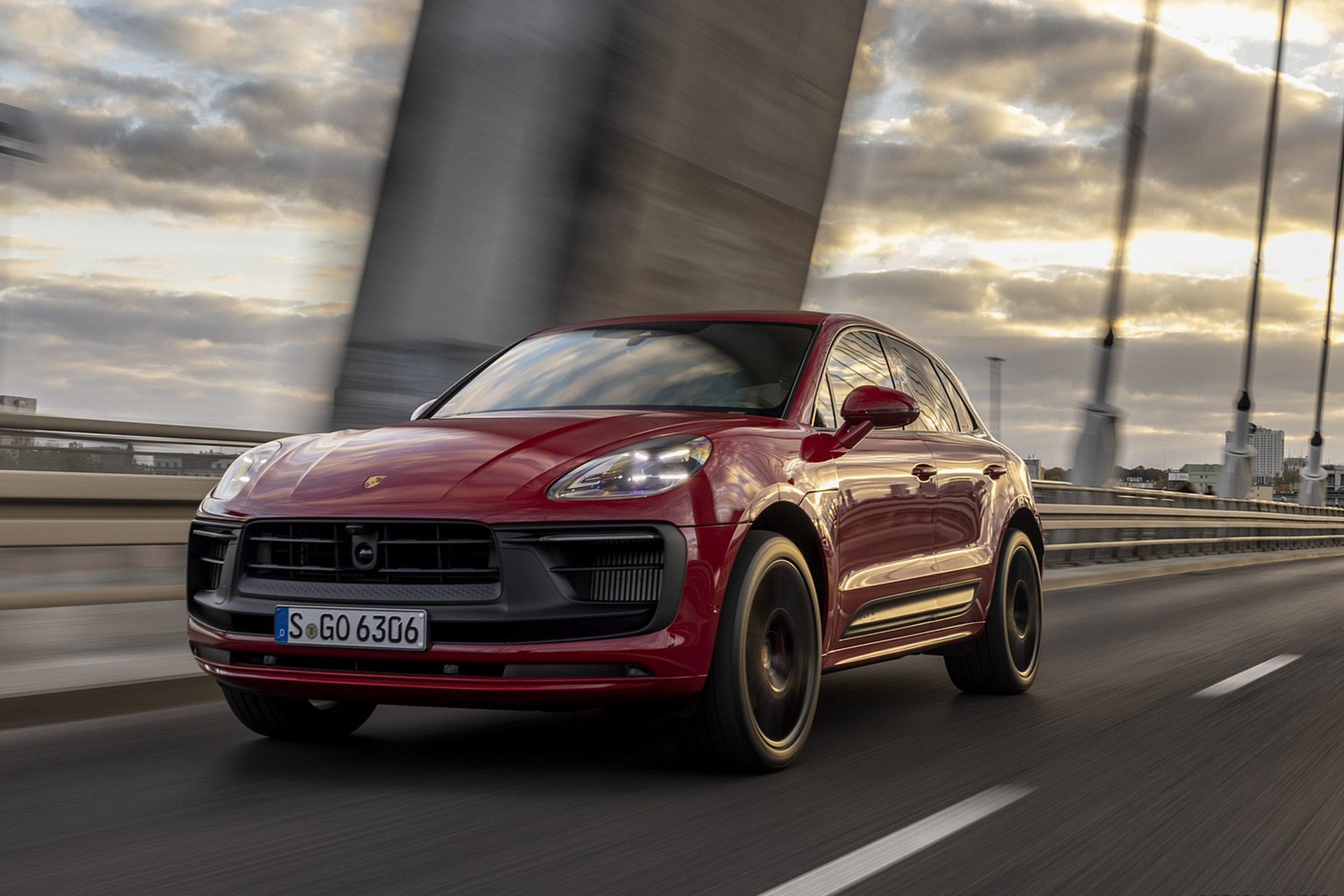 Download 2022 Porsche Macan GTS - Front Three-Quarter HD Wallpaper 1920x1280 #204
