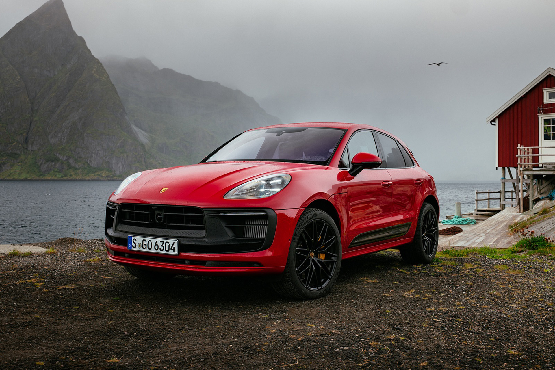 Download 2022 Porsche Macan GTS - Front Three-Quarter HD Wallpaper 1921x1281 #75