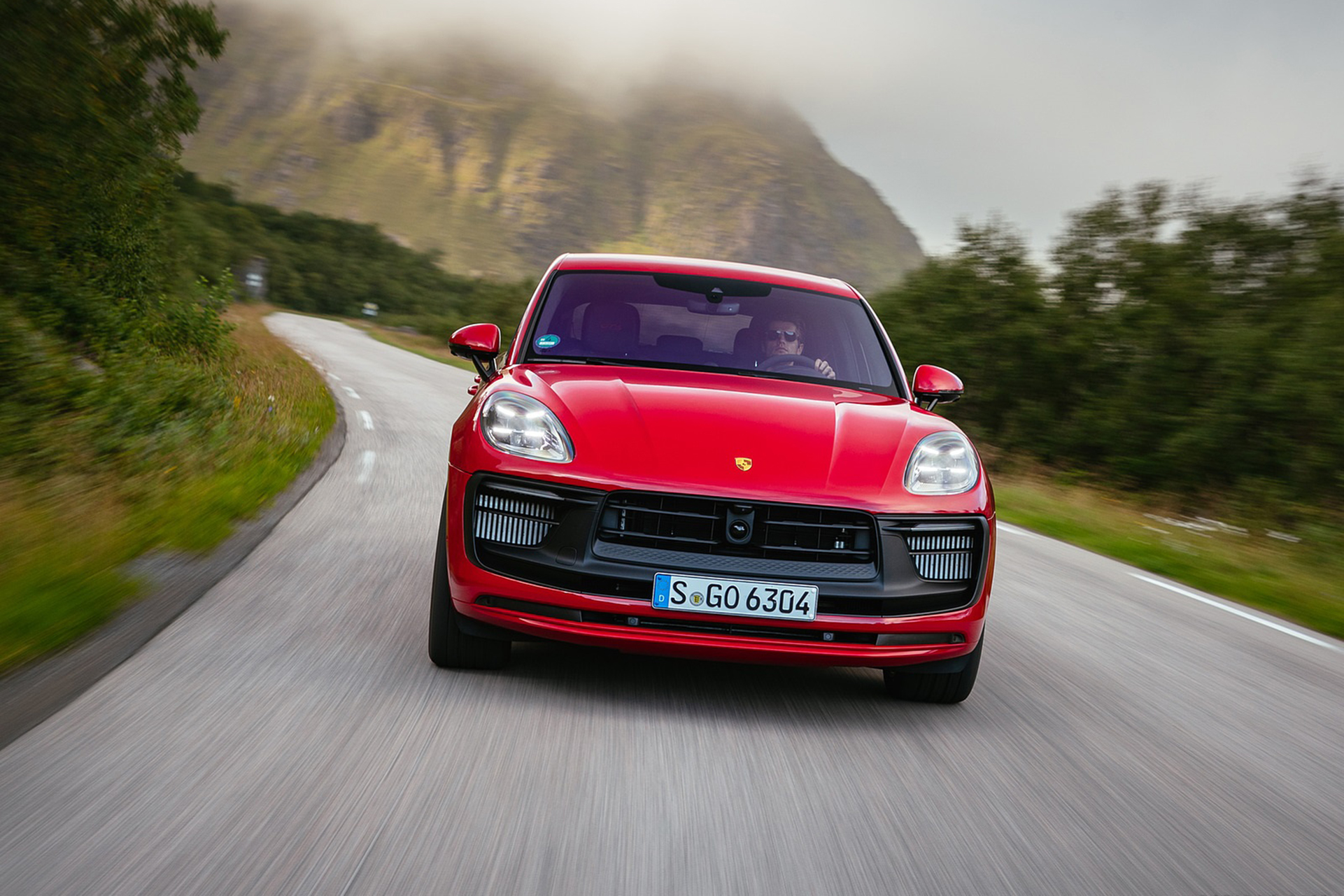Download 2022 Porsche Macan GTS - Front HD Wallpaper 1921x1281 #57