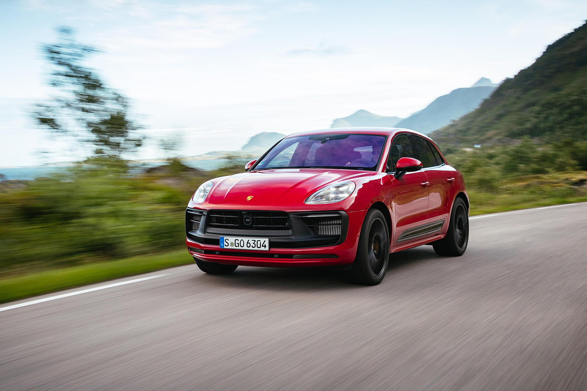 Download 2022 Porsche Macan GTS - Front HD Wallpaper 1921x1281 #53
