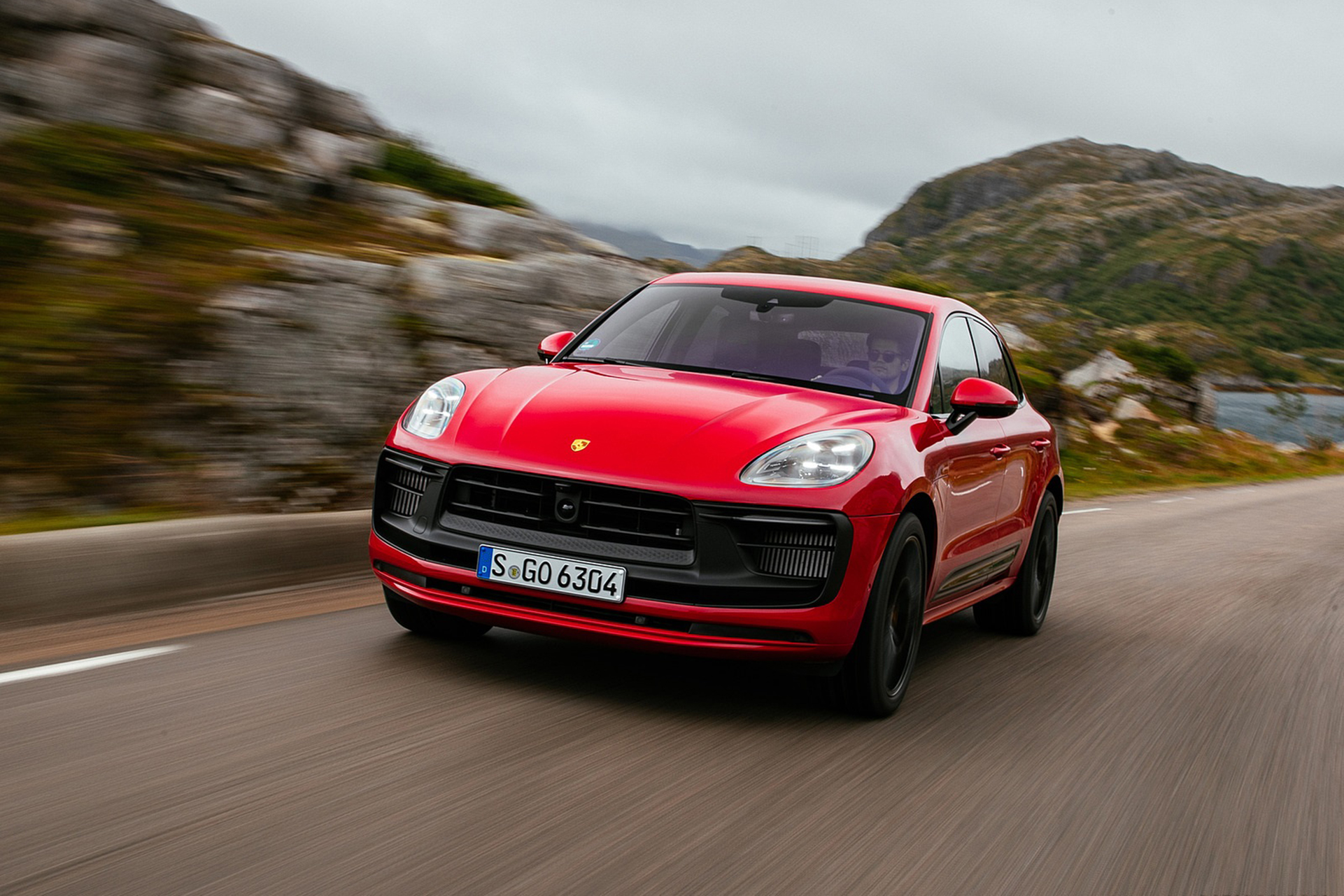 Download 2022 Porsche Macan GTS - Front HD Wallpaper 1921x1281 #70