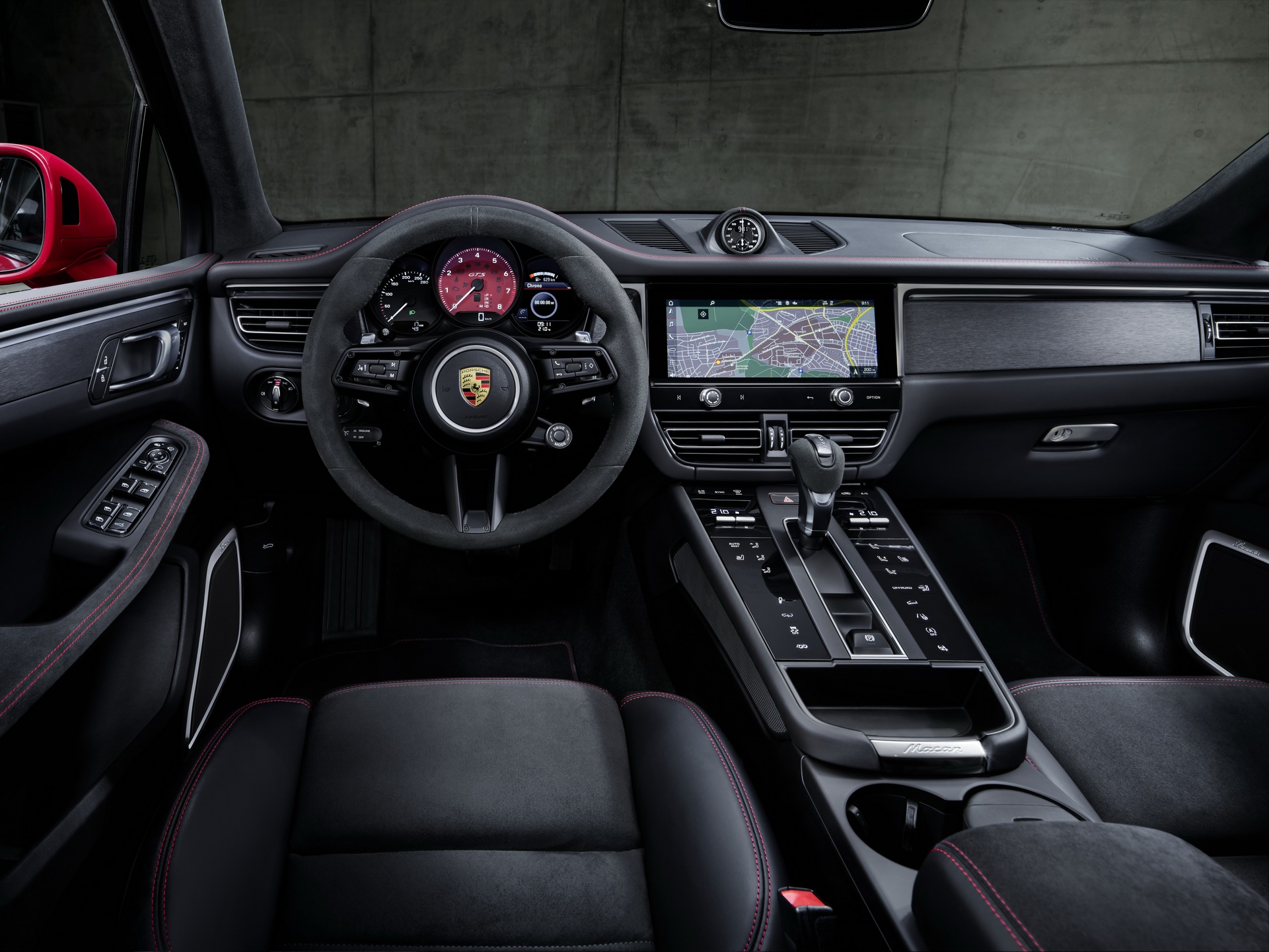 Download 2022 Porsche Macan GTS - Interior, Cockpit HD Wallpaper 1921x1441 #18