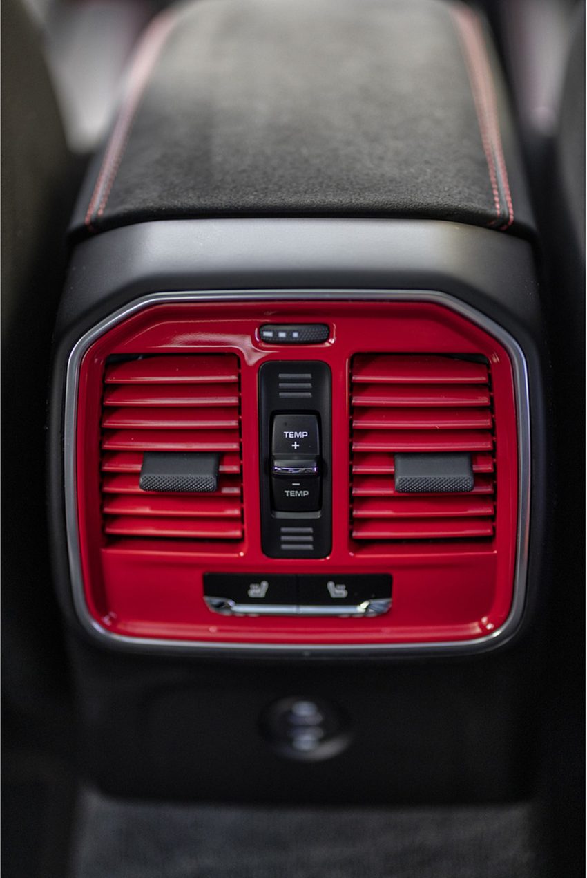 2022 Porsche Macan GTS - Interior, Detail Phone Wallpaper 850x1270 #231