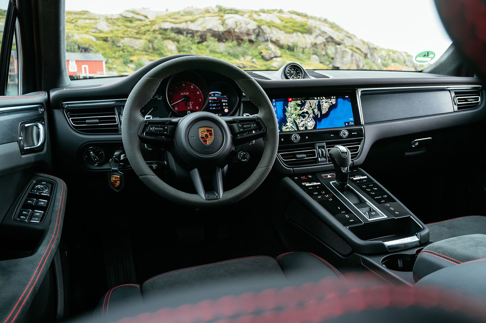 Download 2022 Porsche Macan GTS - Interior HD Wallpaper 1921x1280 #94