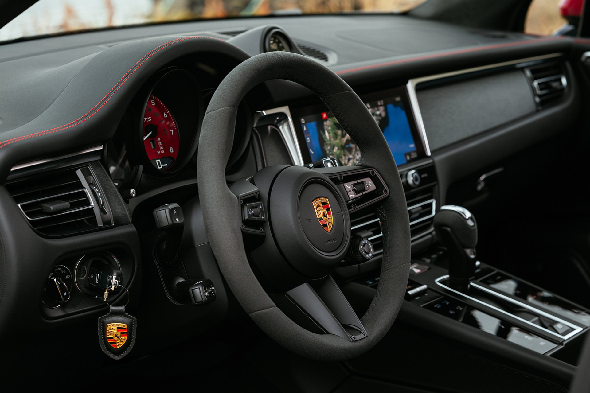 Download 2022 Porsche Macan GTS - Interior HD Wallpaper 1921x1280 #95