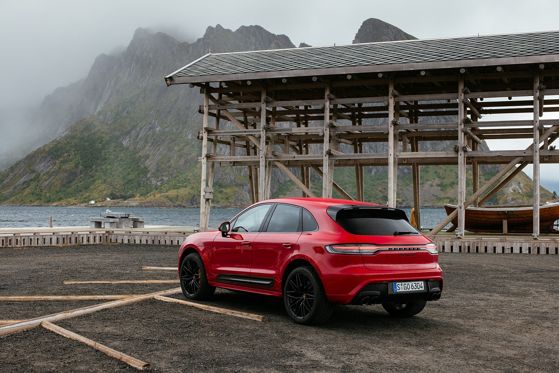 Download 2022 Porsche Macan GTS - Rear Three-Quarter HD Wallpaper 1921x1281 #79