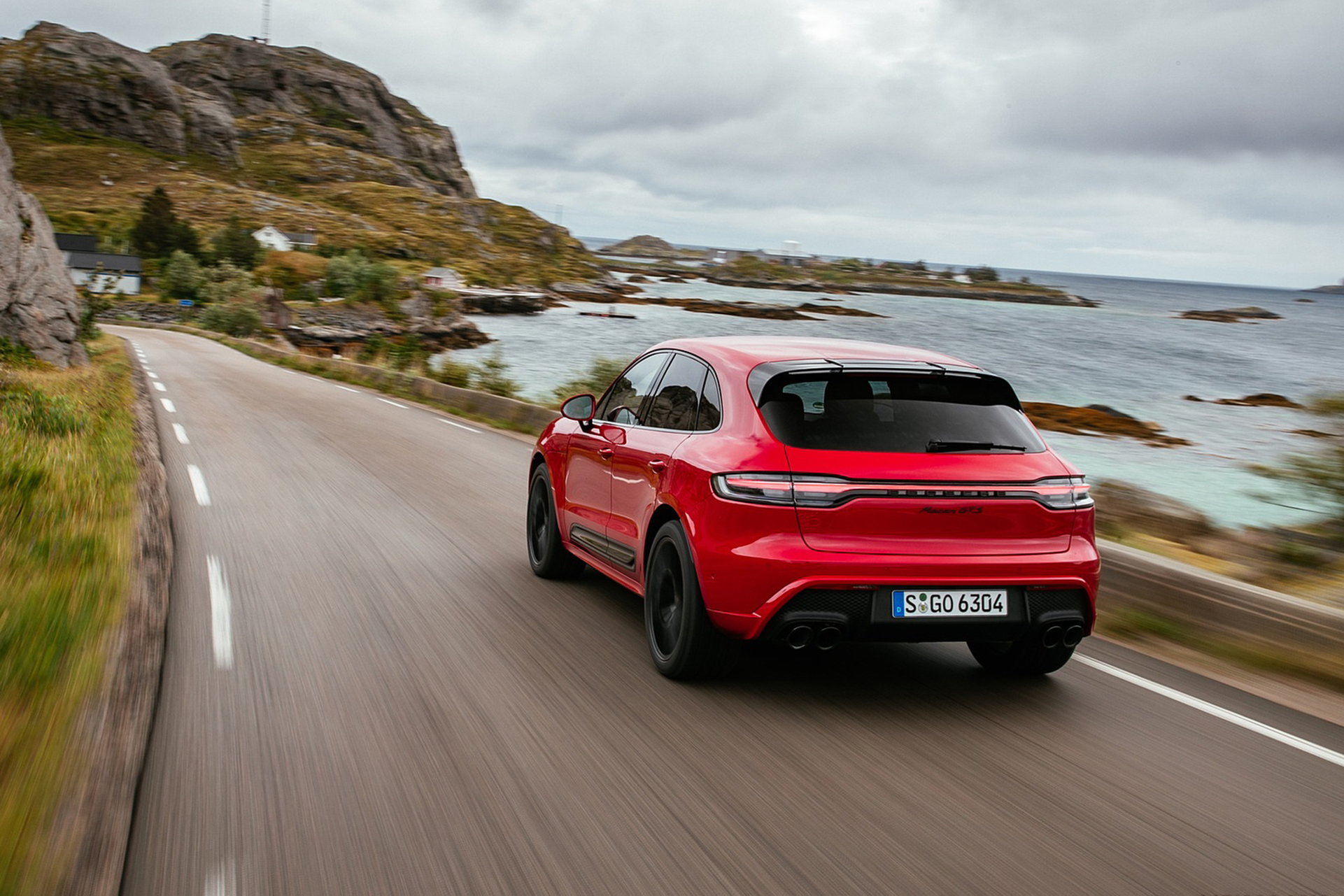 Download 2022 Porsche Macan GTS - Rear Three-Quarter HD Wallpaper 1921x1281 #61