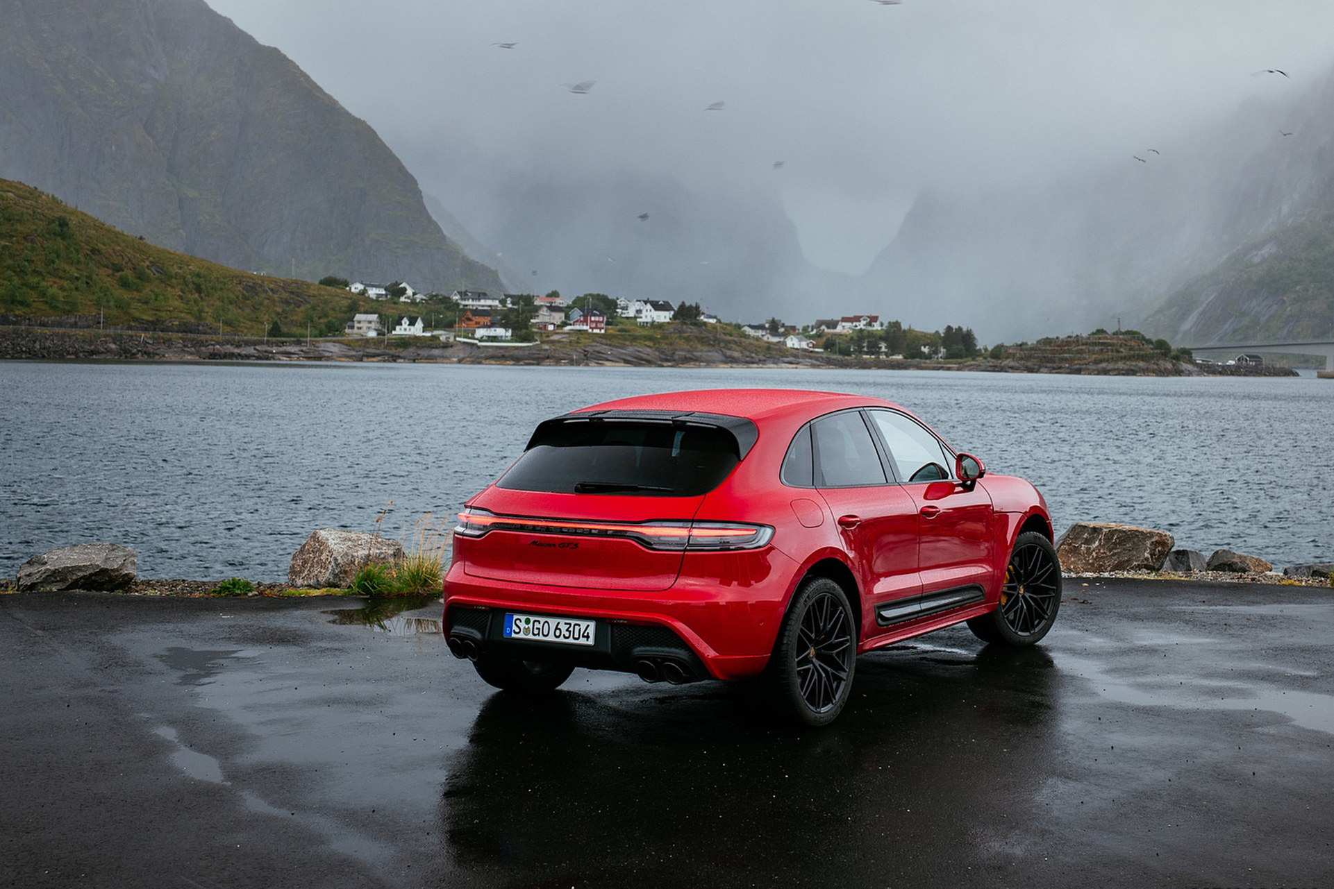 Download 2022 Porsche Macan GTS - Rear Three-Quarter HD Wallpaper 1921x1281 #80