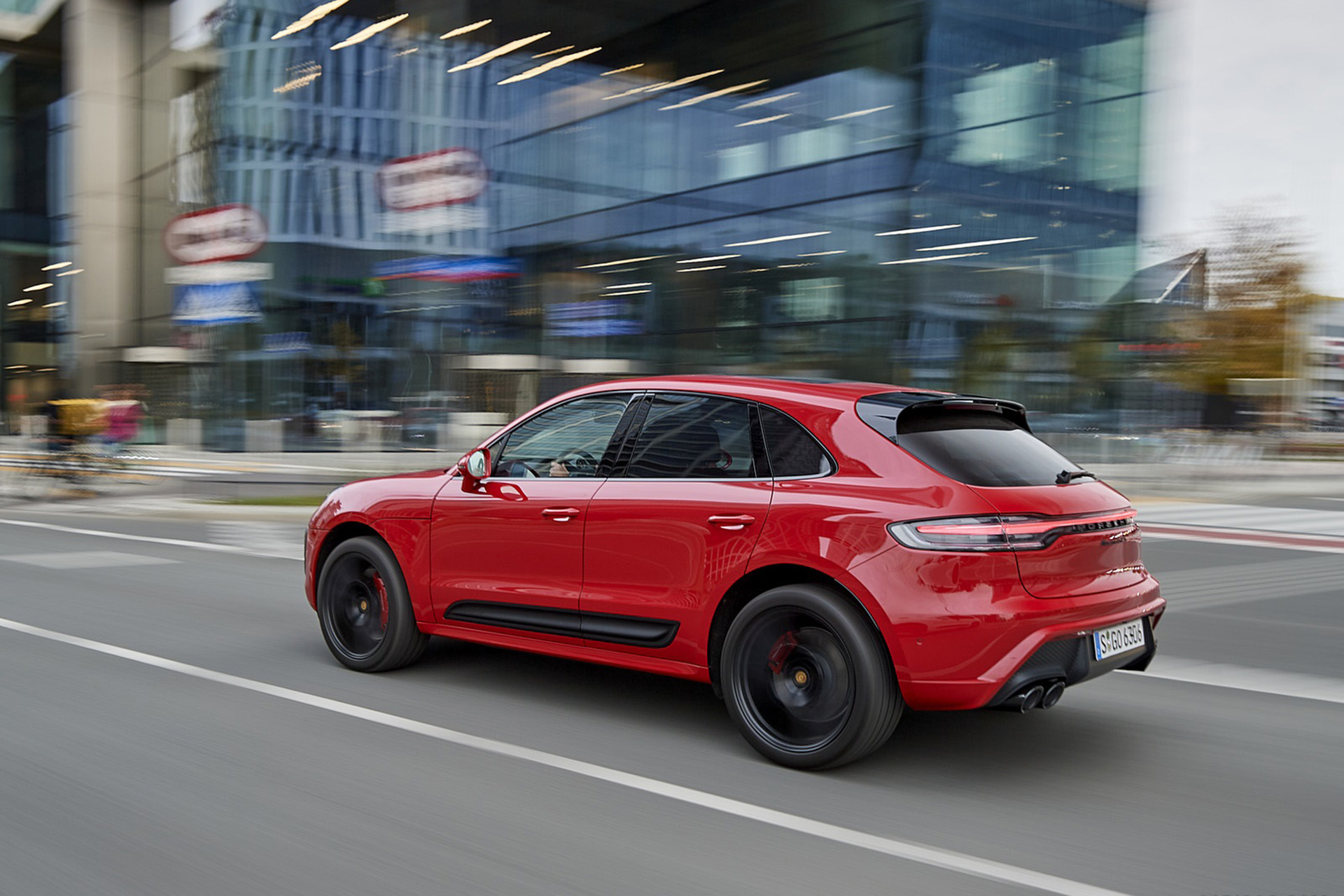 Download 2022 Porsche Macan GTS - Rear Three-Quarter HD Wallpaper 1920x1280 #212
