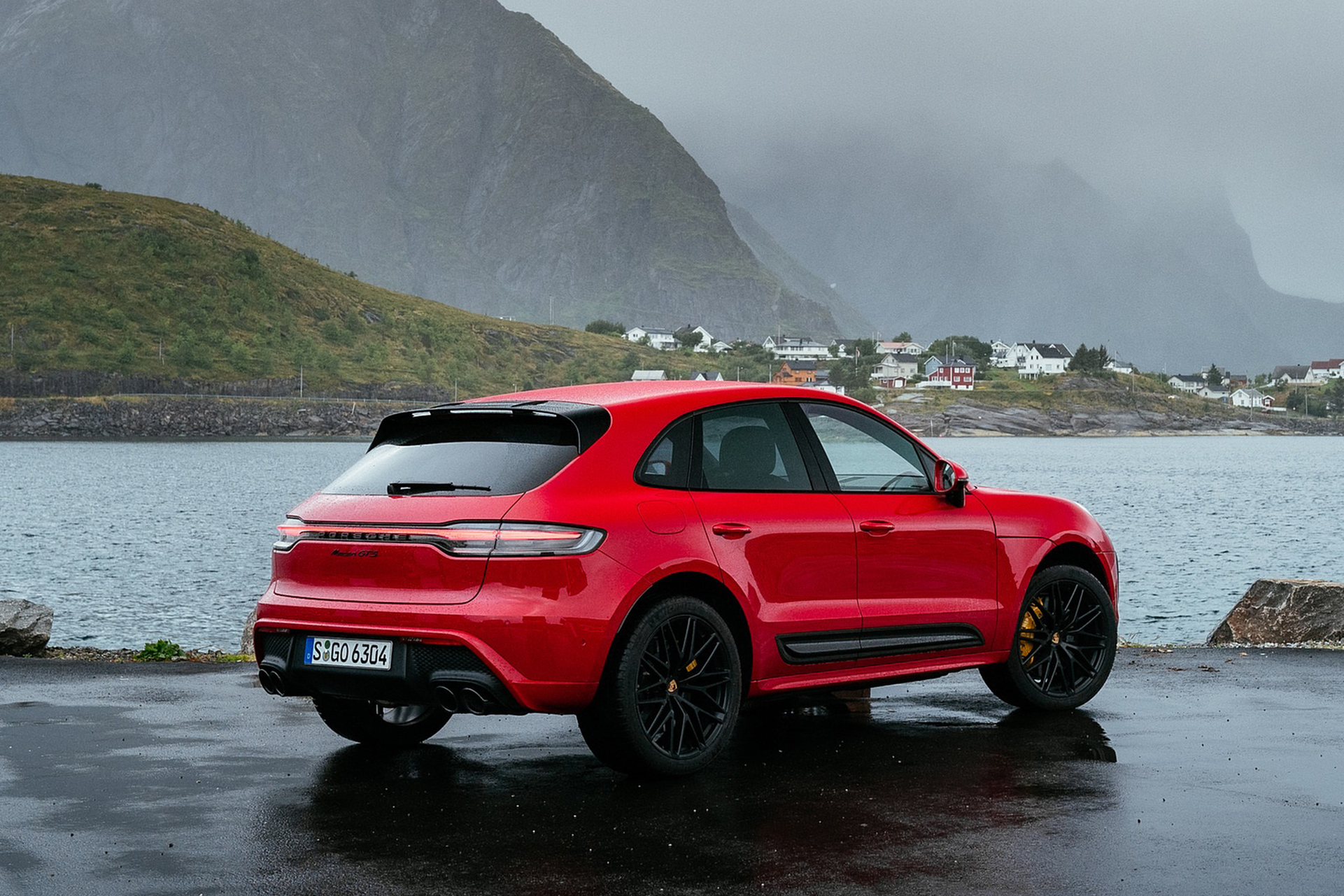 Download 2022 Porsche Macan GTS - Rear Three-Quarter HD Wallpaper 1921x1281 #81
