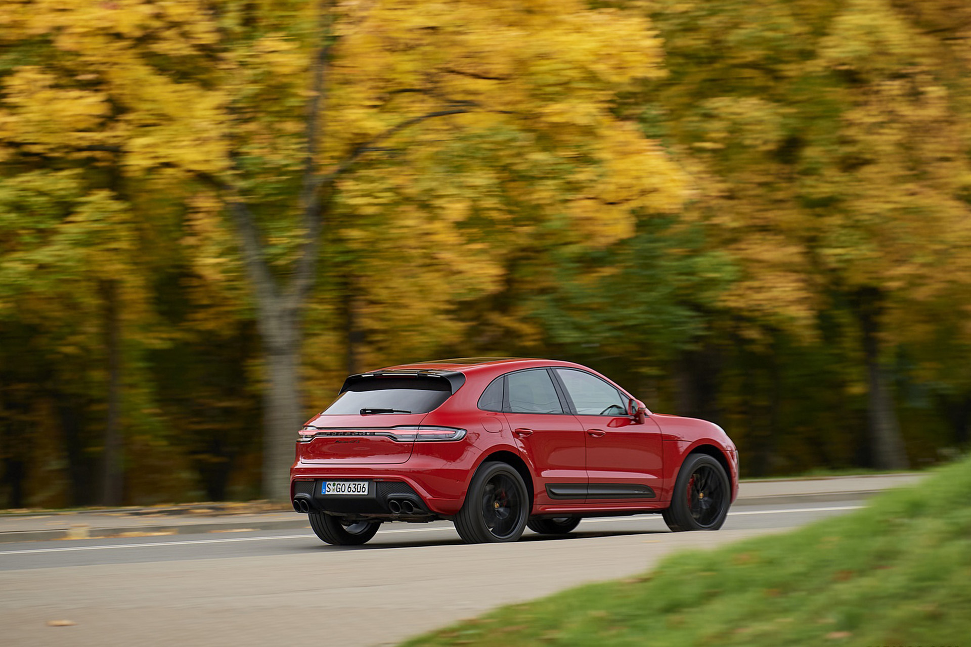 Download 2022 Porsche Macan GTS - Rear Three-Quarter HD Wallpaper 1920x1280 #214