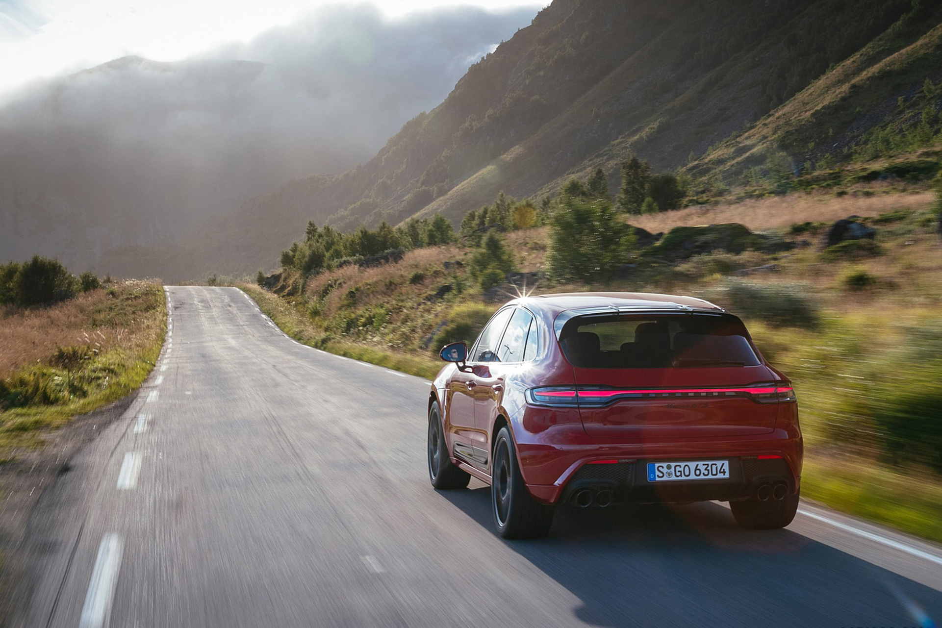 Download 2022 Porsche Macan GTS - Rear HD Wallpaper 1921x1281 #73
