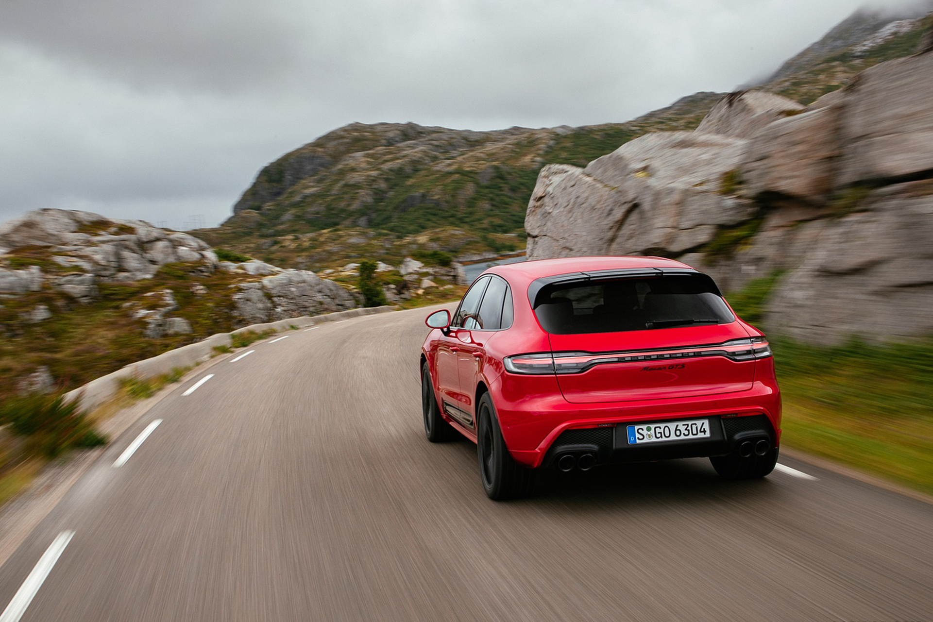 Download 2022 Porsche Macan GTS - Rear HD Wallpaper 1921x1281 #63