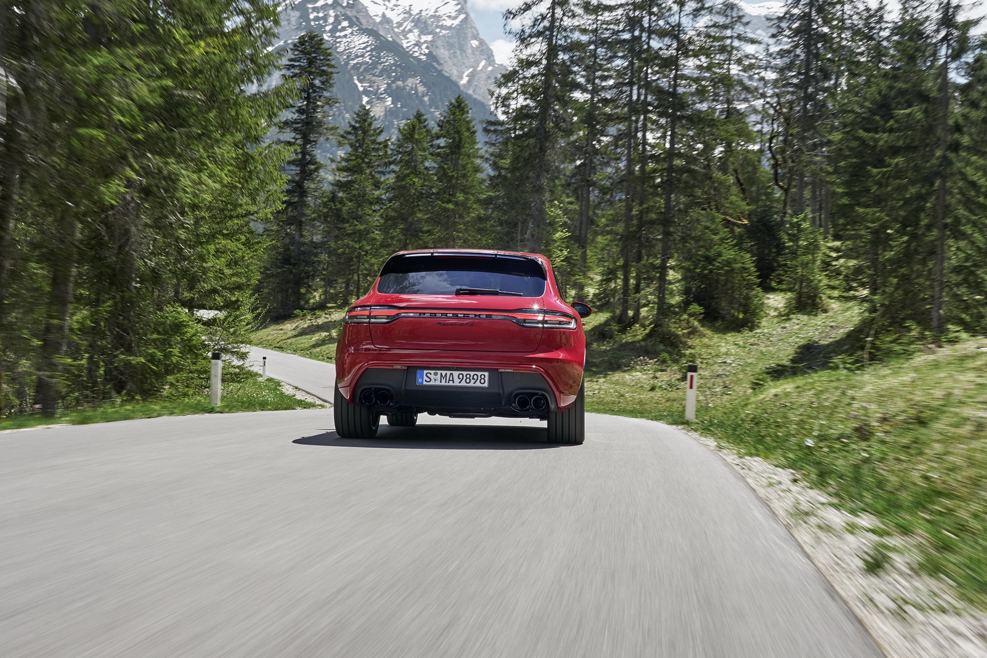 Download 2022 Porsche Macan GTS - Rear HD Wallpaper 1921x1281 #5