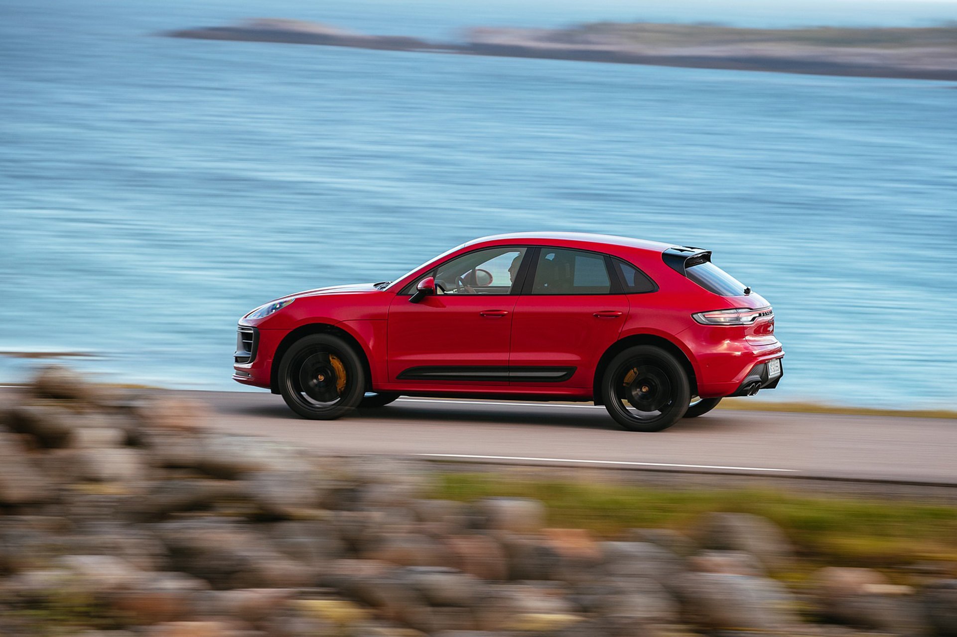 Download 2022 Porsche Macan GTS - Side HD Wallpaper 1921x1280 #66