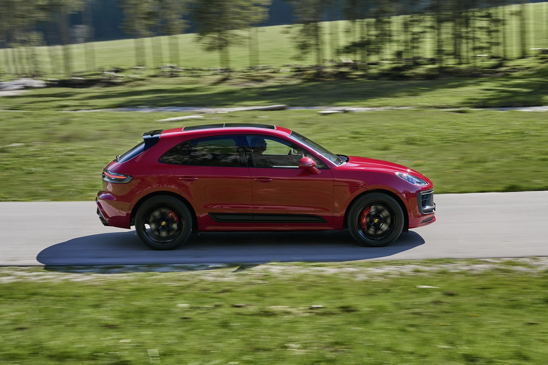 Download 2022 Porsche Macan GTS - Side HD Wallpaper 1921x1281 #6