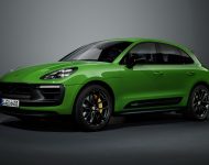 2022 Porsche Macan GTS with Sport Package - Front Three-Quarter Wallpaper 190x150