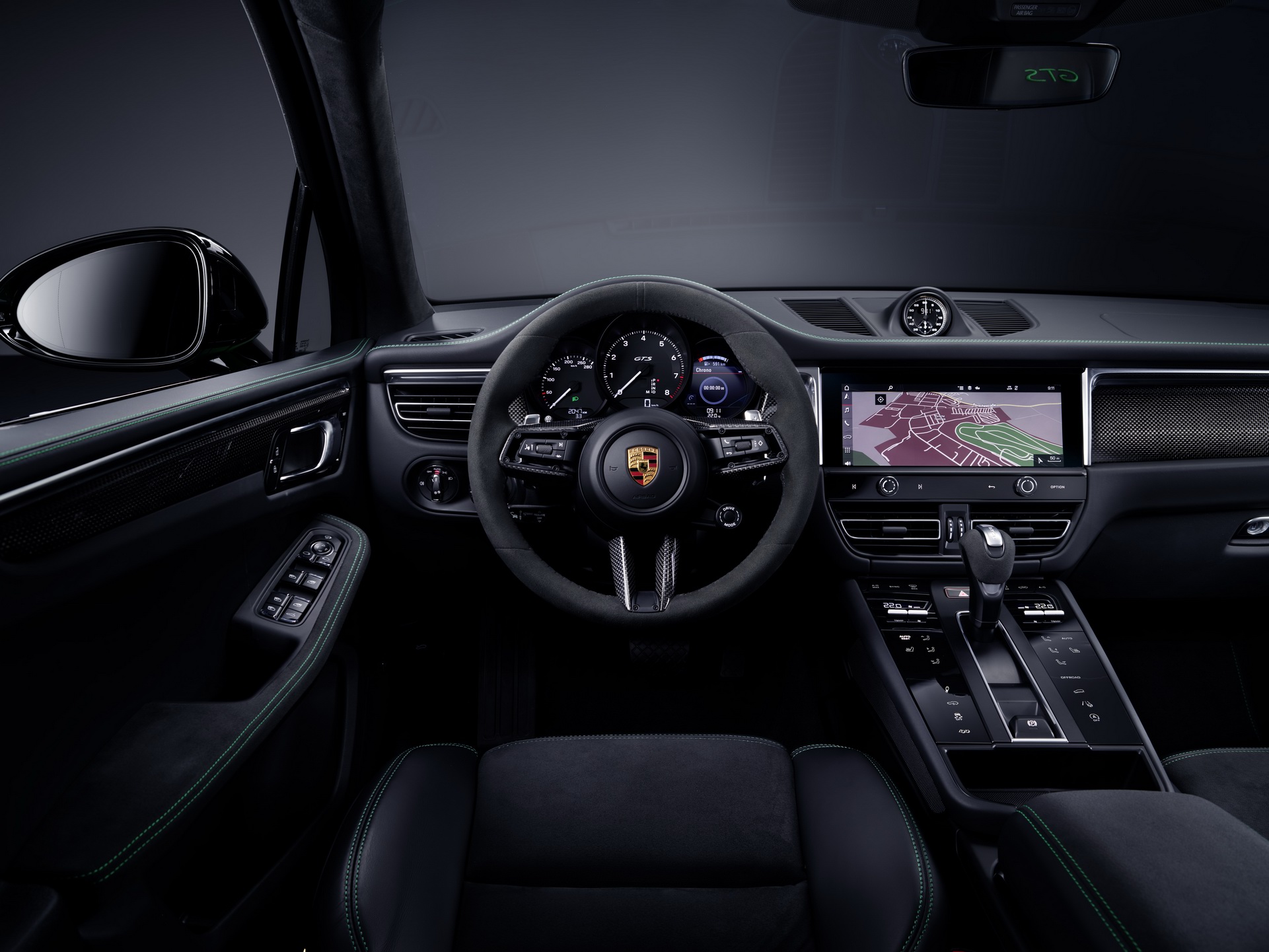 Download 2022 Porsche Macan GTS with Sport Package - Interior, Cockpit HD Wallpaper 1921x1441 #50
