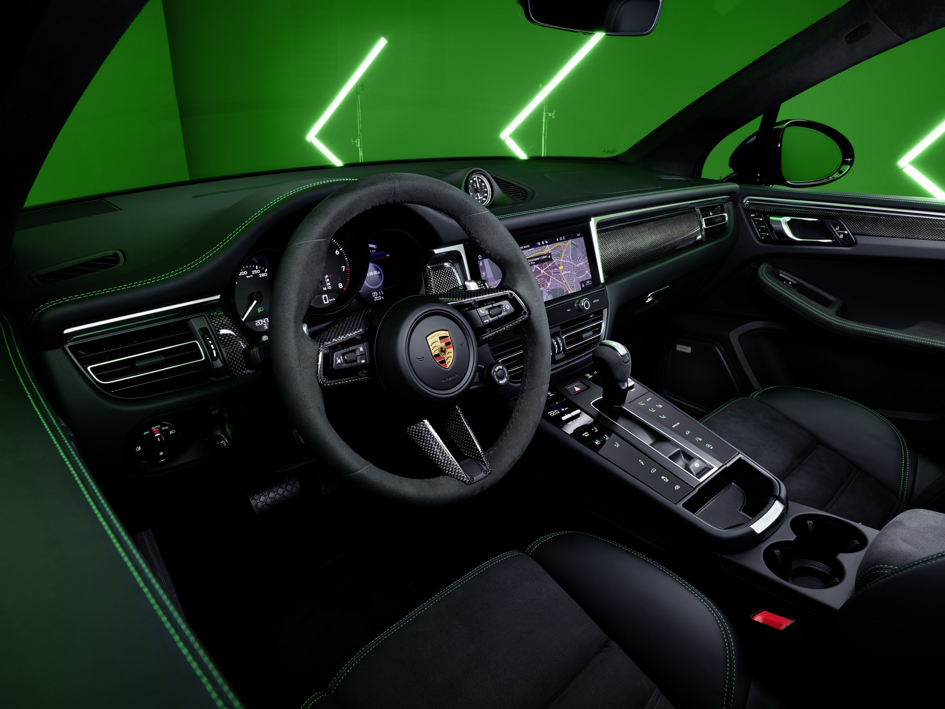 Download 2022 Porsche Macan GTS with Sport Package - Interior HD Wallpaper 1921x1441 #31