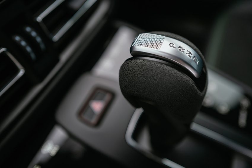 2022 Porsche Macan GTS with Sport package - Central Console Wallpaper 850x566 #185