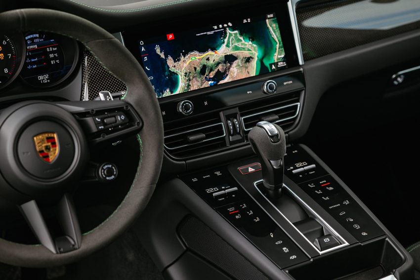 2022 Porsche Macan GTS with Sport package - Central Console Wallpaper 850x567 #184