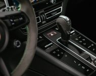 2022 Porsche Macan GTS with Sport package - Central Console Wallpaper 190x150