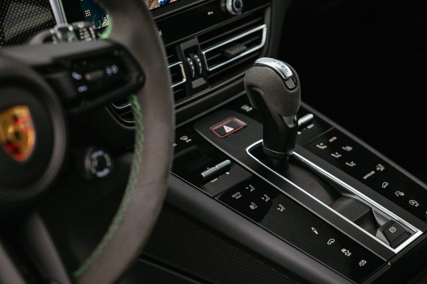 2022 Porsche Macan GTS with Sport package - Central Console Wallpaper 850x566 #183