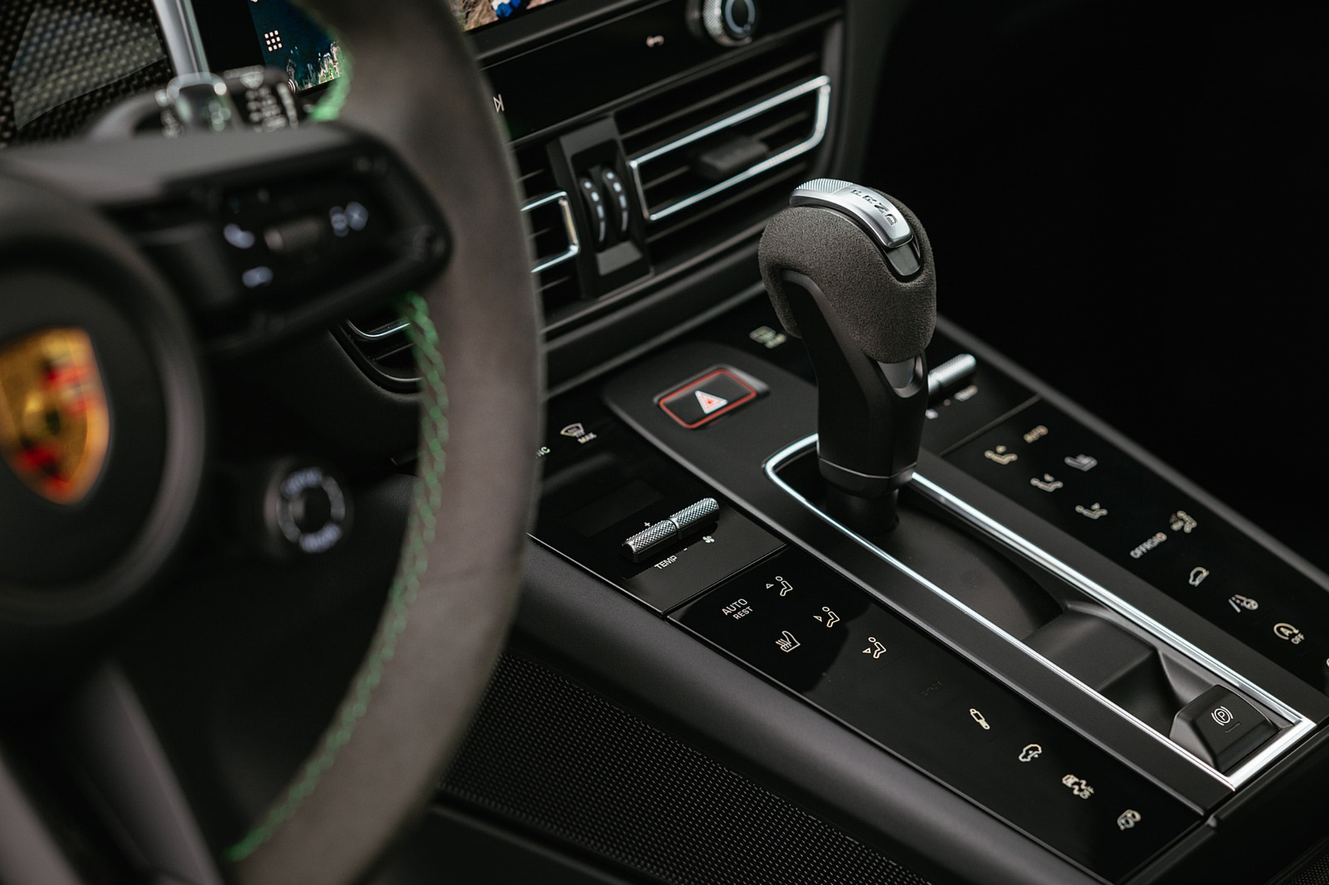 Download 2022 Porsche Macan GTS with Sport package - Central Console HD Wallpaper 1921x1280 #183