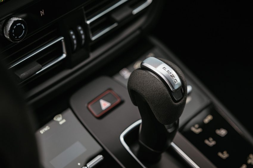 2022 Porsche Macan GTS with Sport package - Central Console Wallpaper 850x566 #181