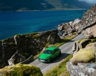2022 Porsche Macan GTS with Sport package - Front Three-Quarter Wallpaper 190x150