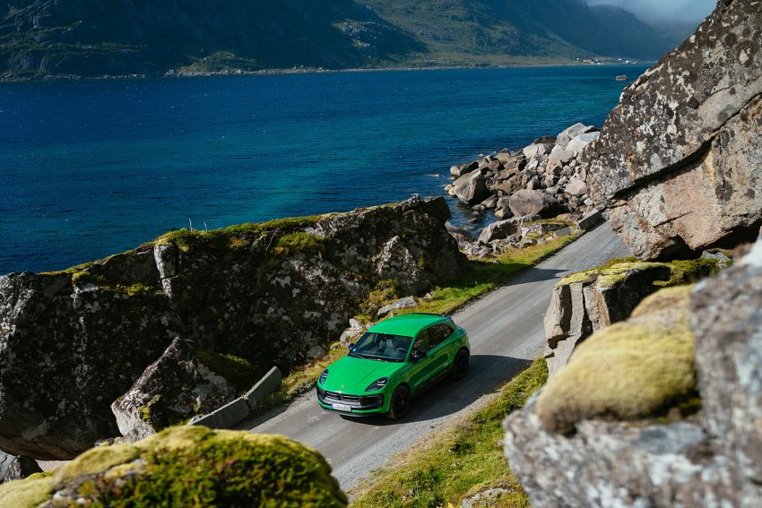 2022 Porsche Macan GTS with Sport package - Front Three-Quarter Wallpaper 850x567 #125