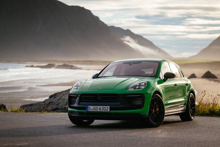 2022 Porsche Macan GTS with Sport package - Front Three-Quarter Wallpaper 850x567 #146