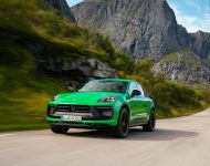 2022 Porsche Macan GTS with Sport package - Front Three-Quarter Wallpaper 190x150