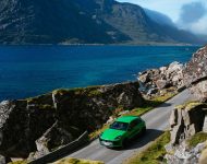 2022 Porsche Macan GTS with Sport package - Front Three-Quarter Wallpaper 190x150