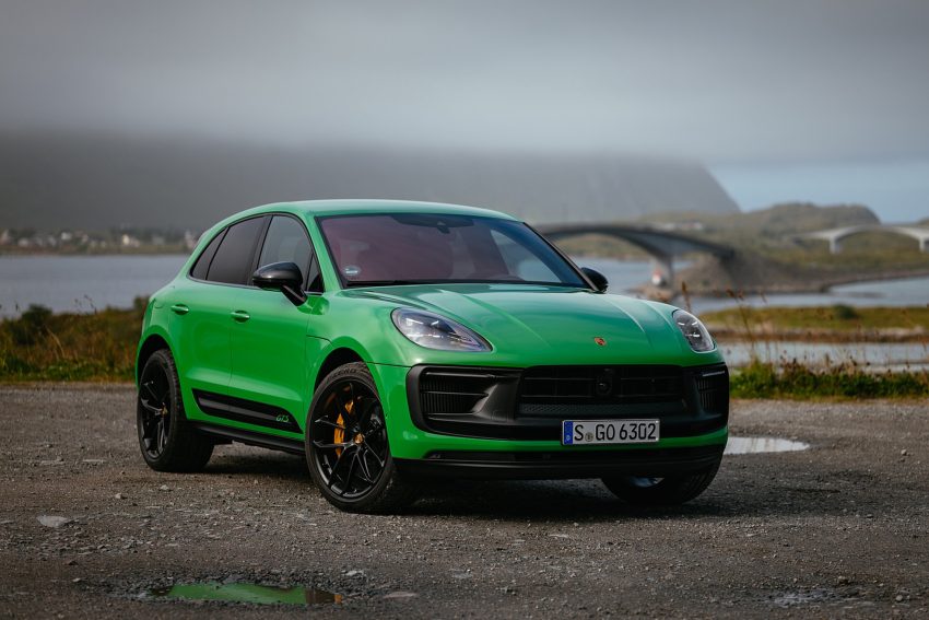 2022 Porsche Macan GTS with Sport package - Front Three-Quarter Wallpaper 850x567 #145