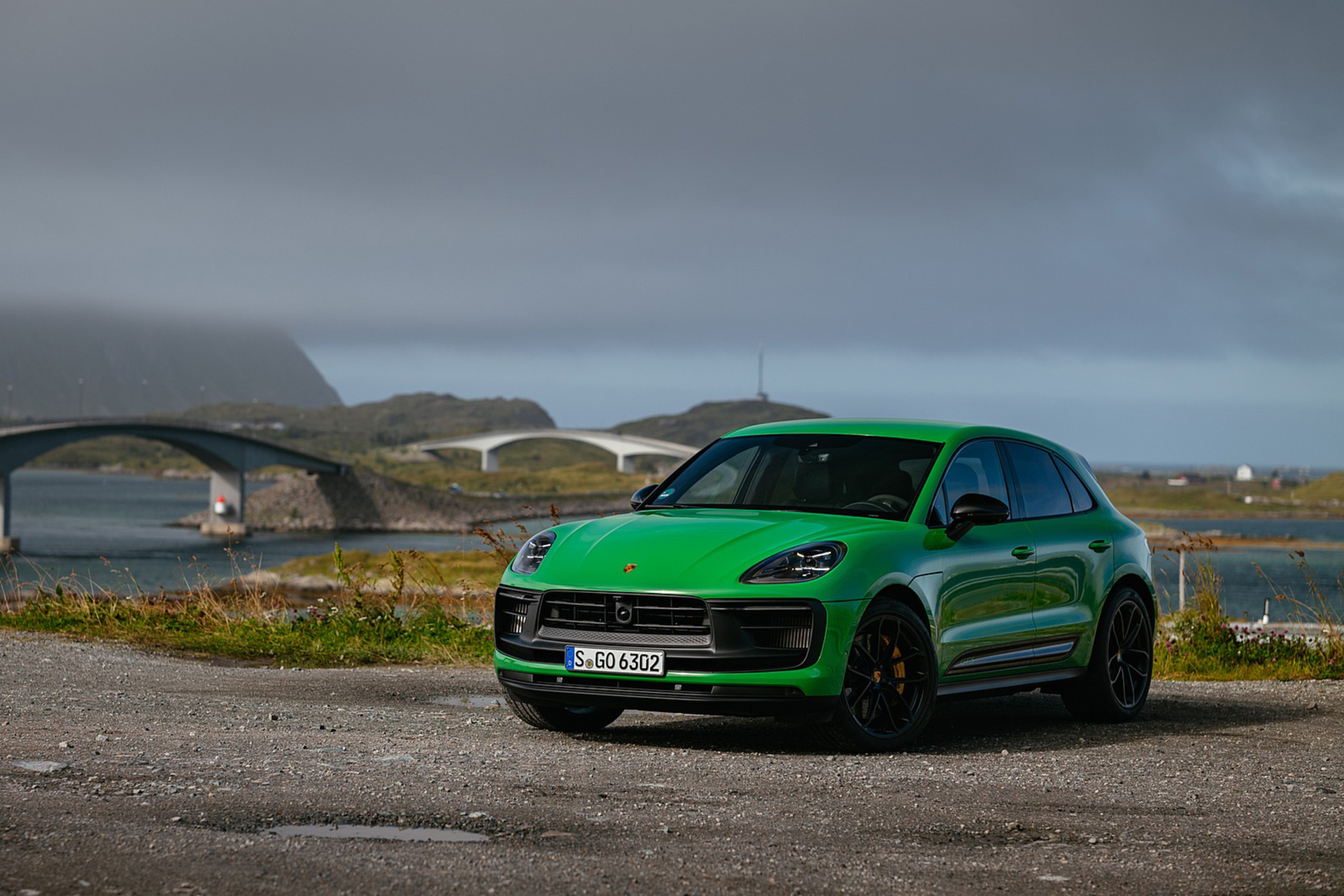 Download 2022 Porsche Macan GTS with Sport package - Front Three-Quarter HD Wallpaper 1921x1281 #148