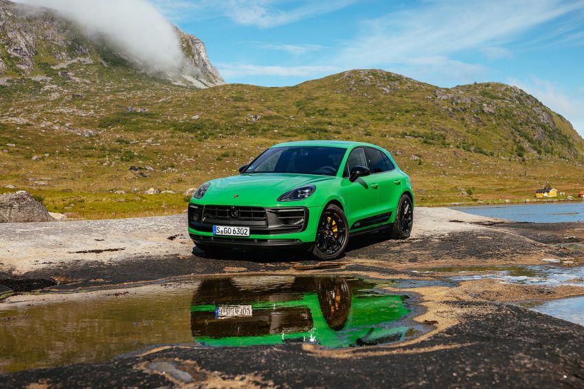 2022 Porsche Macan GTS with Sport package - Front Three-Quarter Wallpaper 850x567 #134