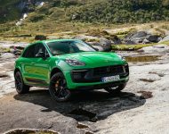 2022 Porsche Macan GTS with Sport package - Front Three-Quarter Wallpaper 190x150