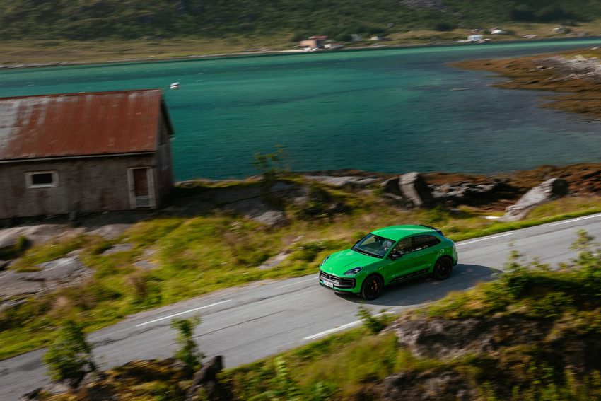 2022 Porsche Macan GTS with Sport package - Front Three-Quarter Wallpaper 850x567 #119