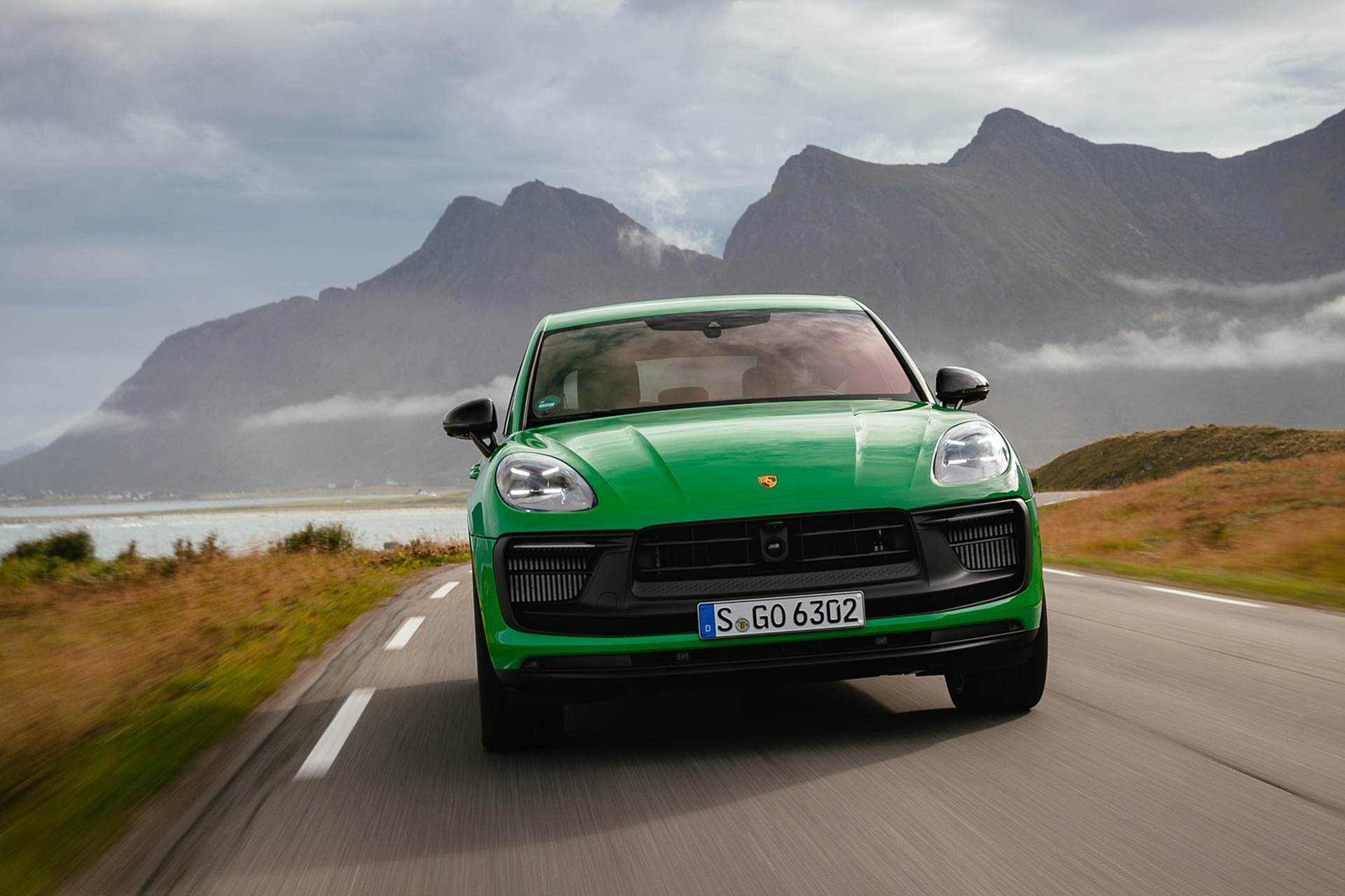 Download 2022 Porsche Macan GTS with Sport package - Front HD Wallpaper 1921x1280 #106